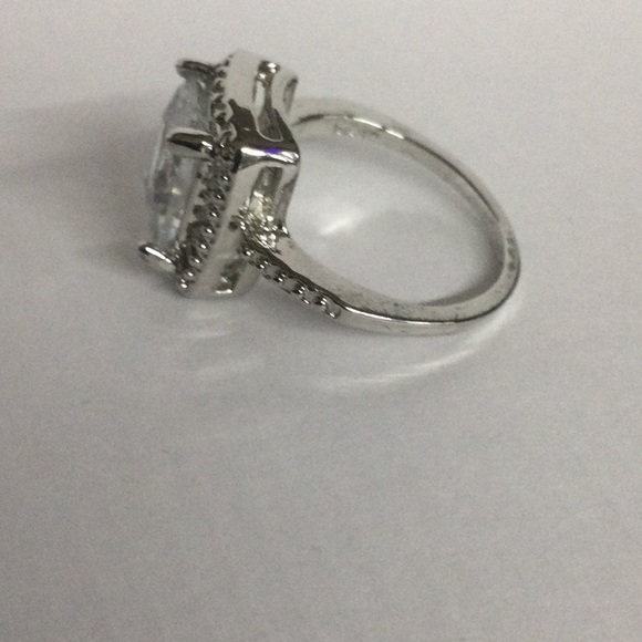 New Ring - Picture 3 of 4